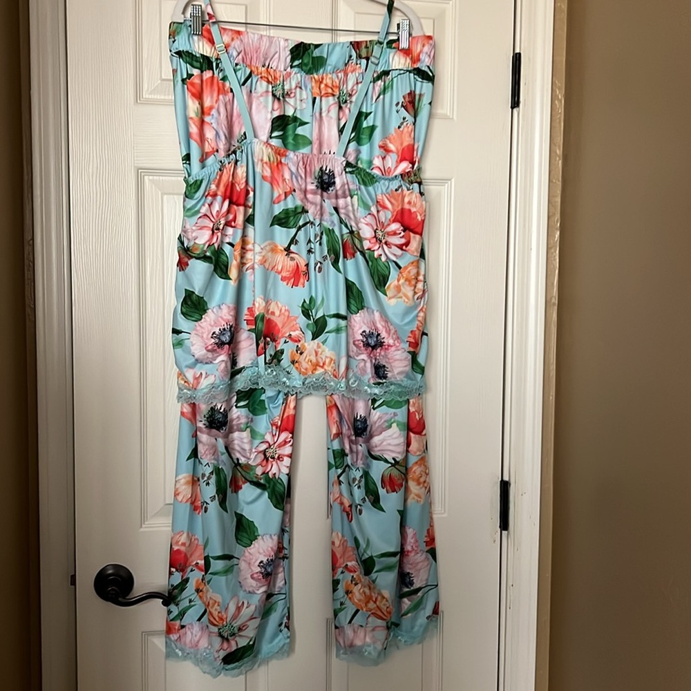 LB/ Cacique Floral Pajama Set - Picture 9 of 11